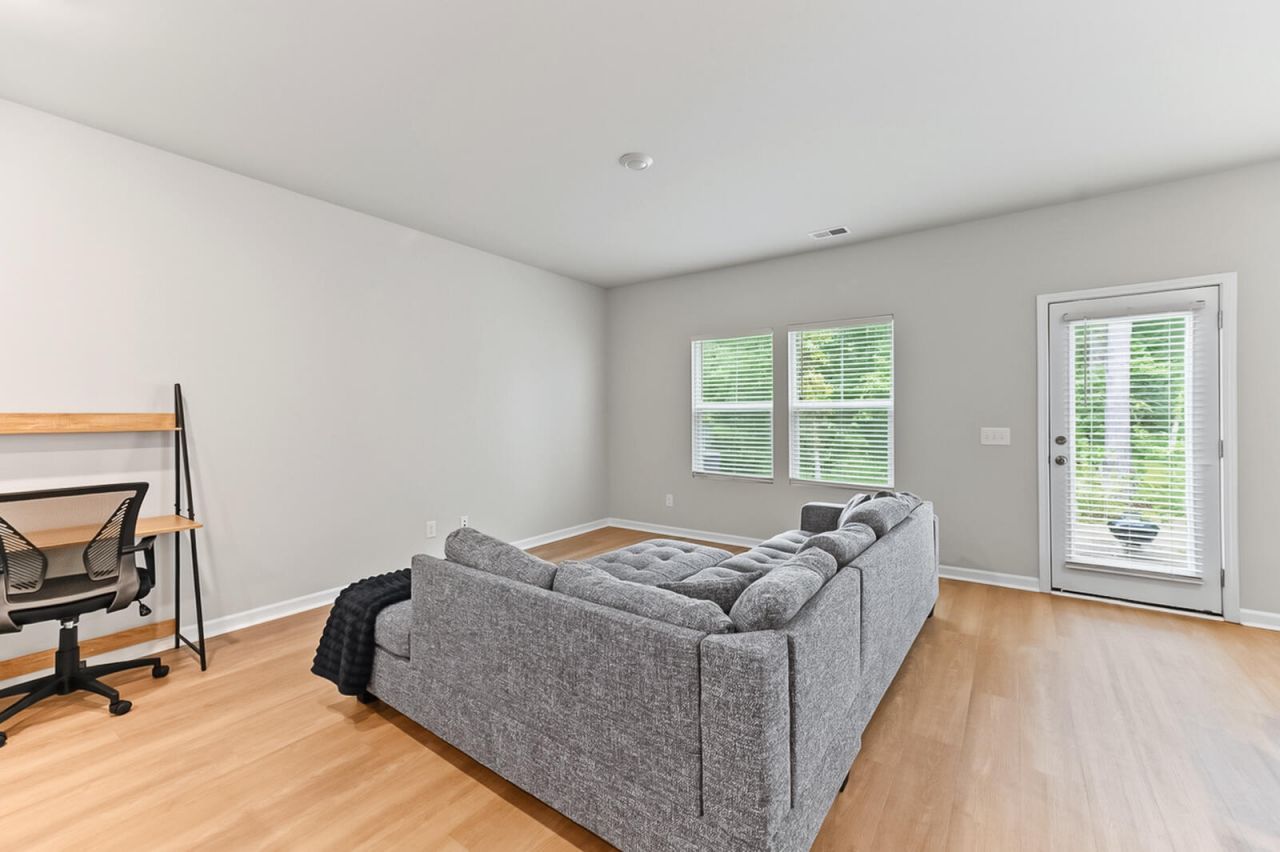 8062 Reagan Way Photo 12