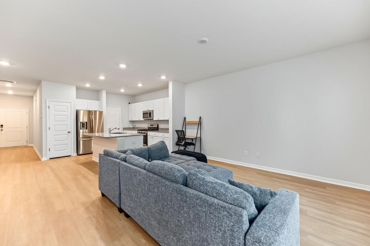 8062 Reagan Way Photo 13