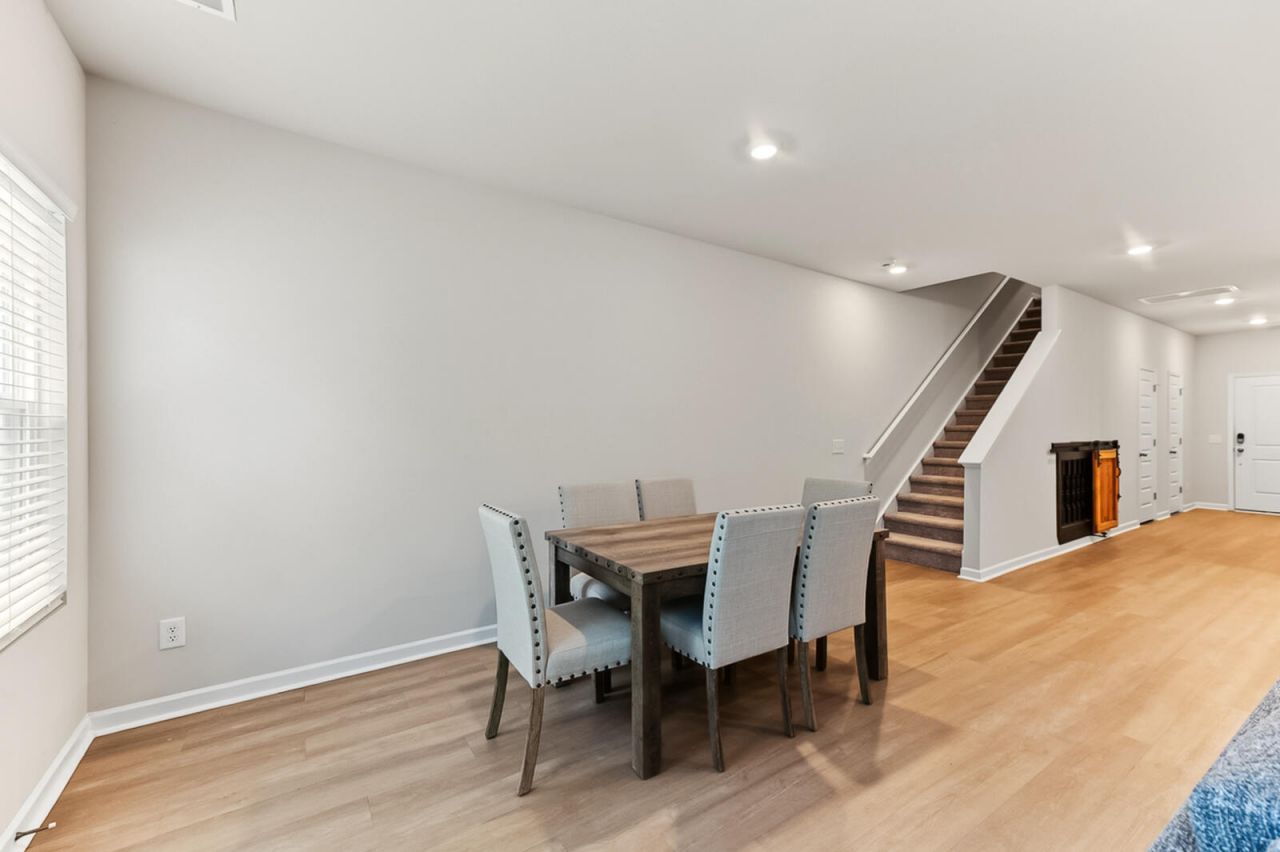 8062 Reagan Way Photo 14