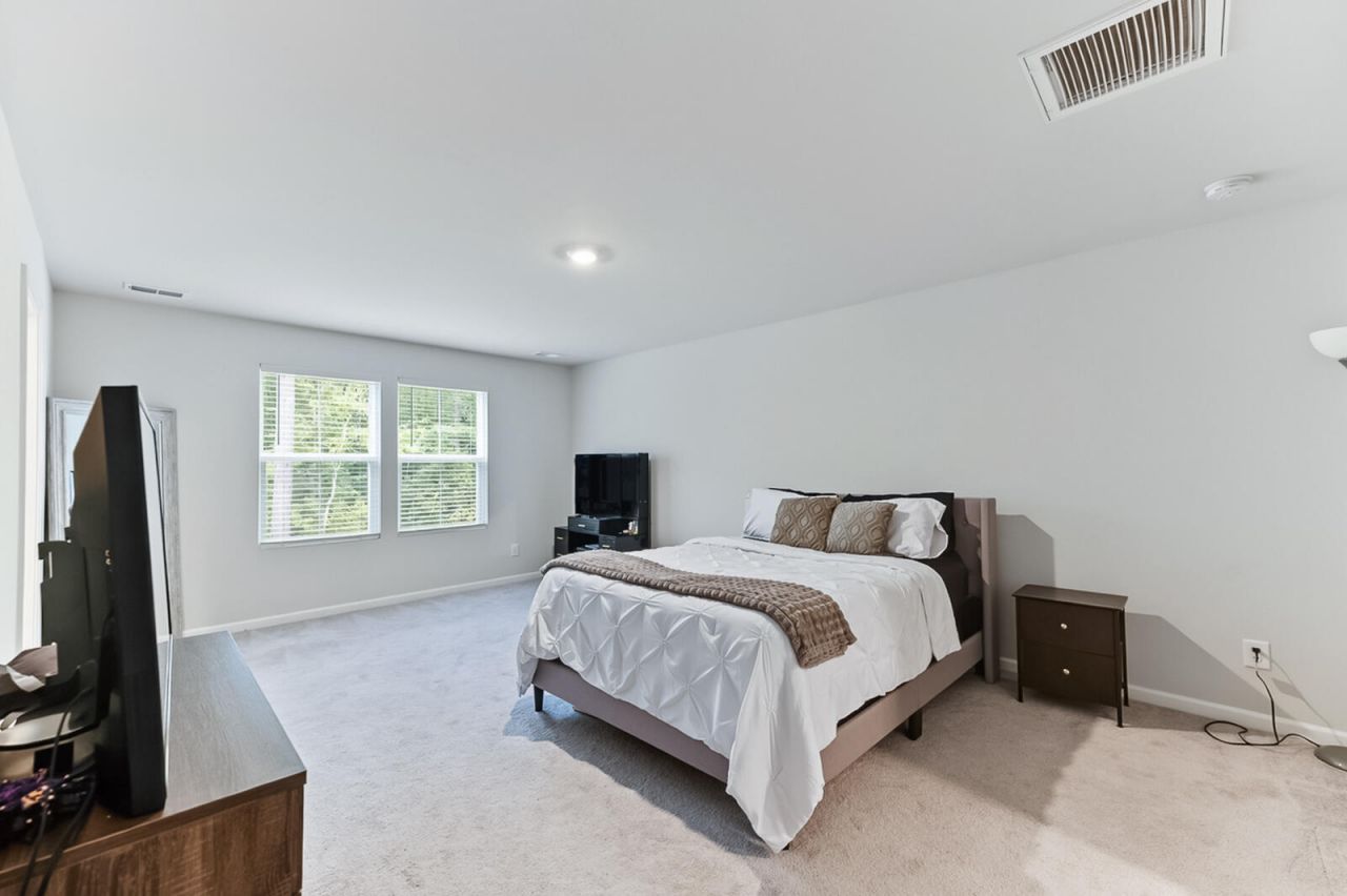 8062 Reagan Way Photo 19