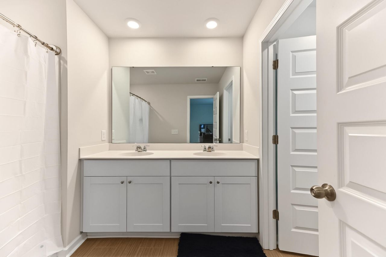8062 Reagan Way Photo 22