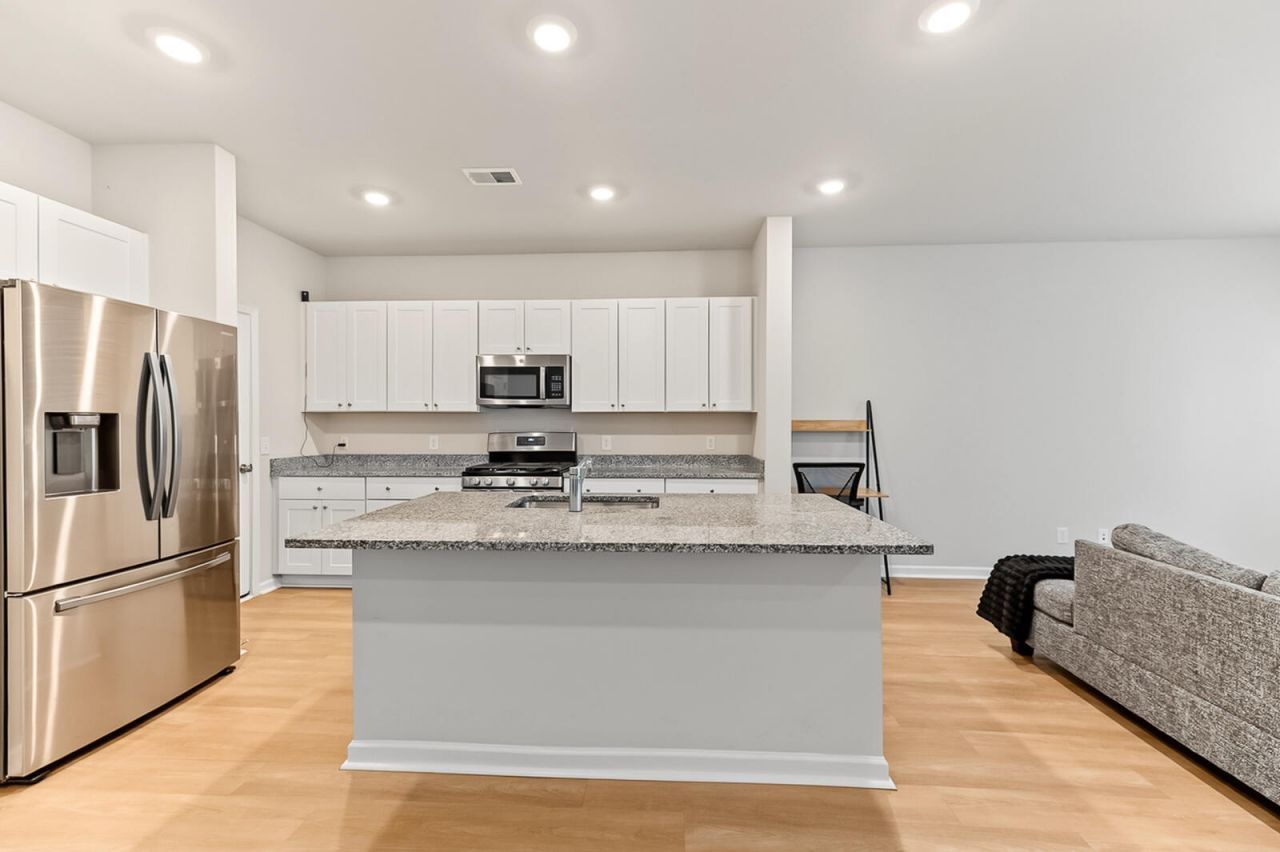 8062 Reagan Way Photo 6