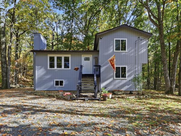 805 Pastern Court , Hawley, PA 18428