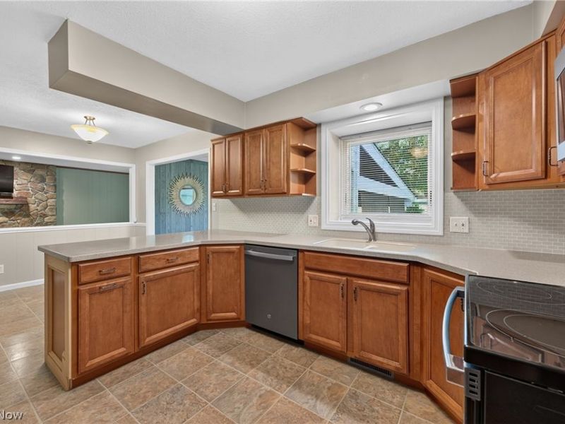 2180 N Revere Road, Akron, OH 44333 Photo 13