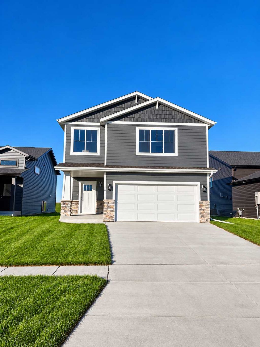 1187 Rachel Drive W primary photo