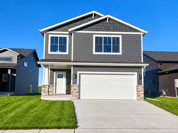 1187 Rachel Drive W, West Fargo, ND 58078