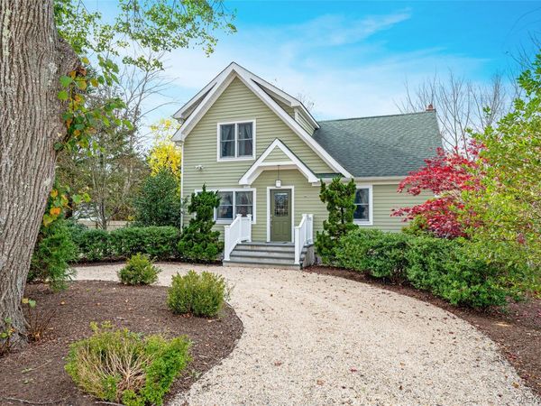 39 Depot Road , Westhampton, NY 11977