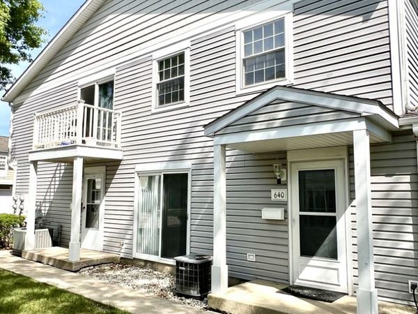 640 Gray Court , Wheeling, IL 60090