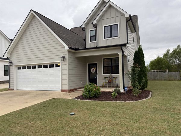 318 Hickory Dr, Muscle Shoals, AL 35661