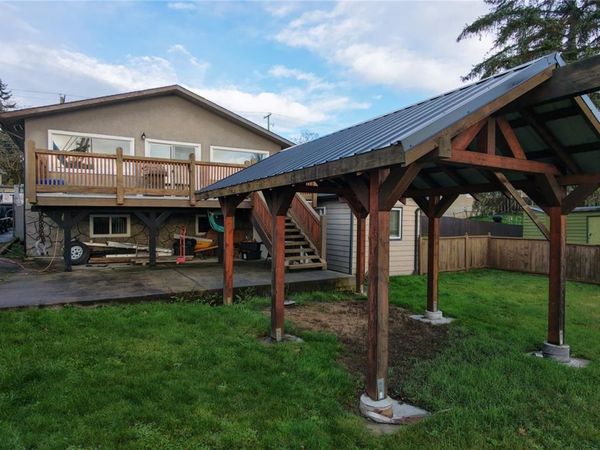 847 Admirals Rd , Esquimalt, BC V9A 2P1