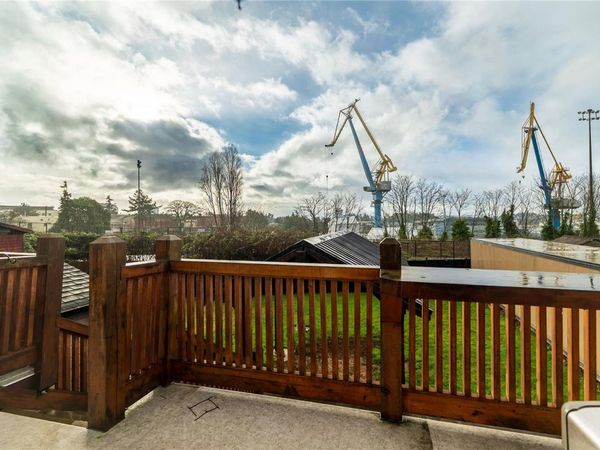 847 Admirals Rd , Esquimalt, BC V9A 2P1