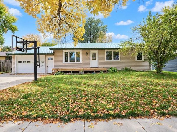 421 Kettering Drive, Aberdeen, SD 57401