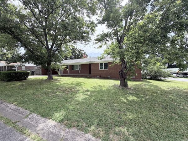 1 Oriole Circle , Little Rock, AR 72205