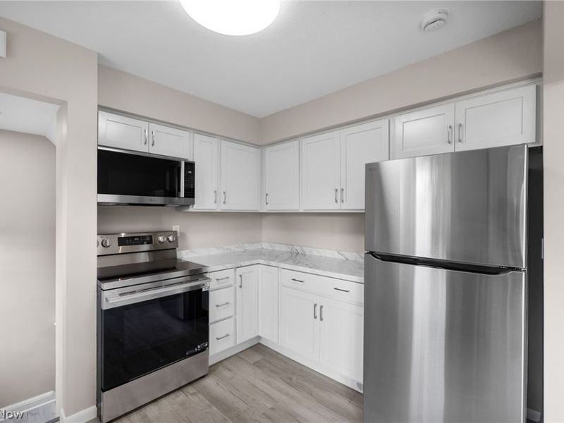 6498 Stonecrest Drive, Brook Park, OH 44142 Photo 10