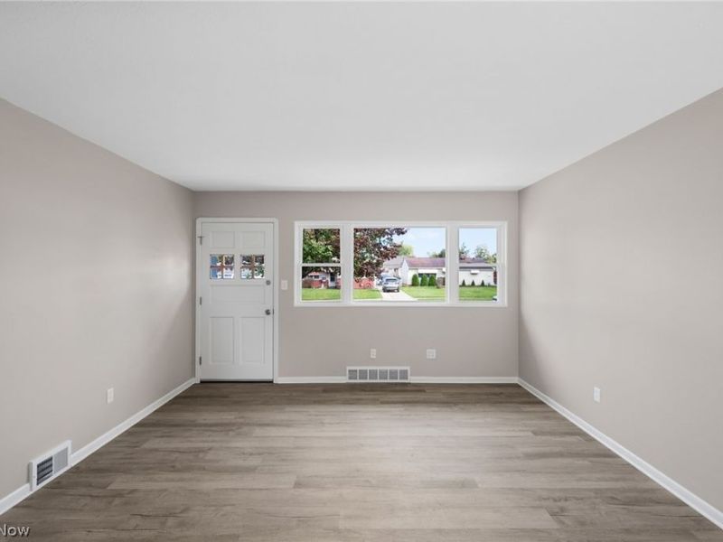 6498 Stonecrest Drive, Brook Park, OH 44142 Photo 2