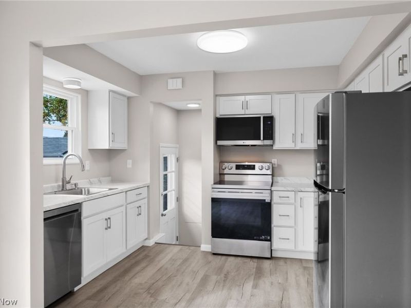 6498 Stonecrest Drive, Brook Park, OH 44142 Photo 8