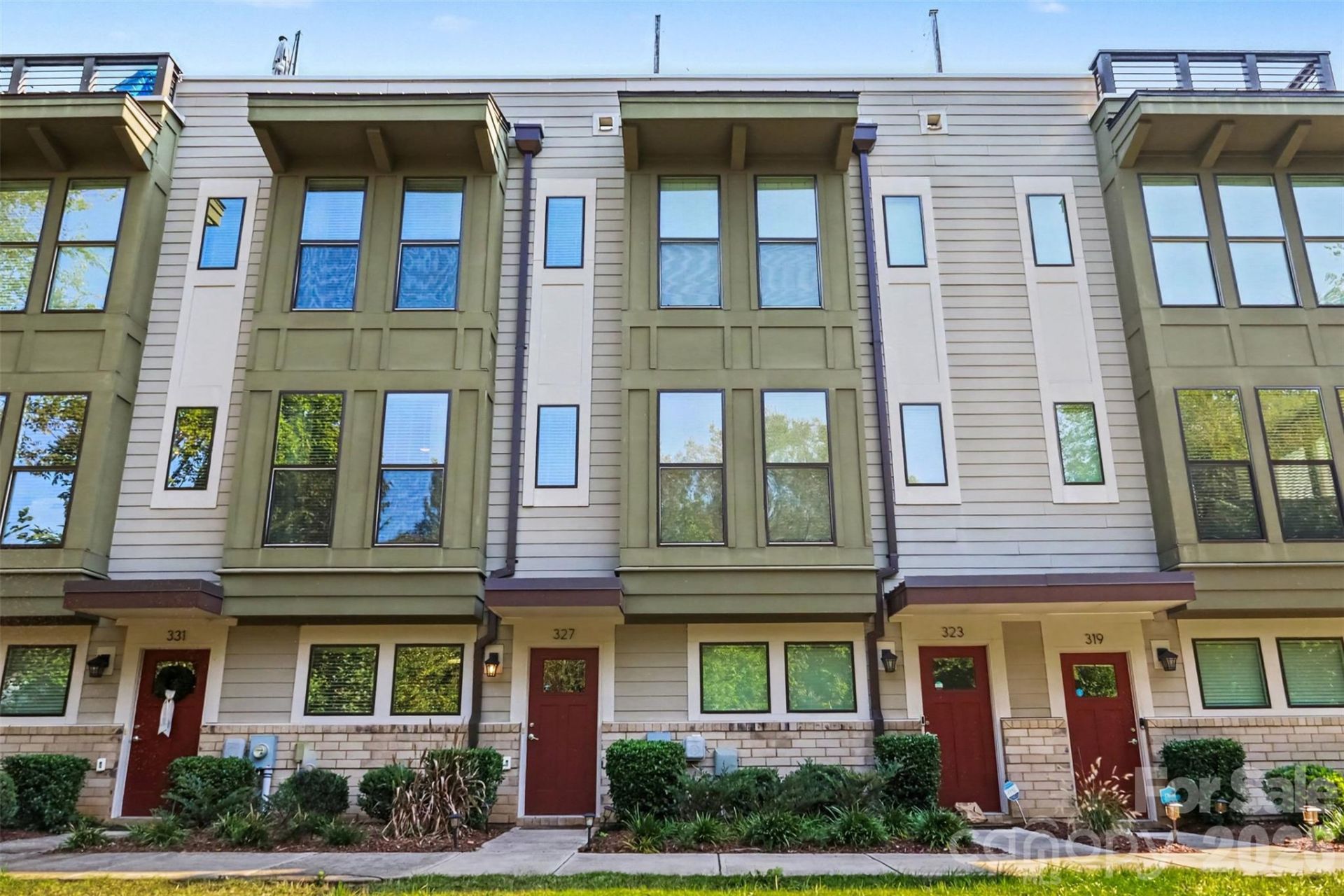 327 Uptown West Drive, Charlotte, NC 28208 Main Photo