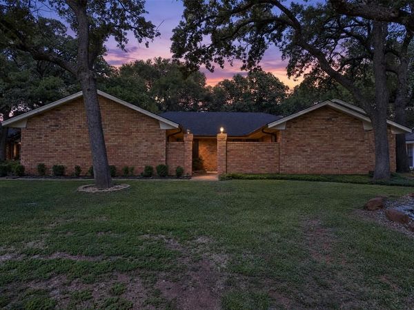 2304 Belfry Court, Arlington, TX 76011