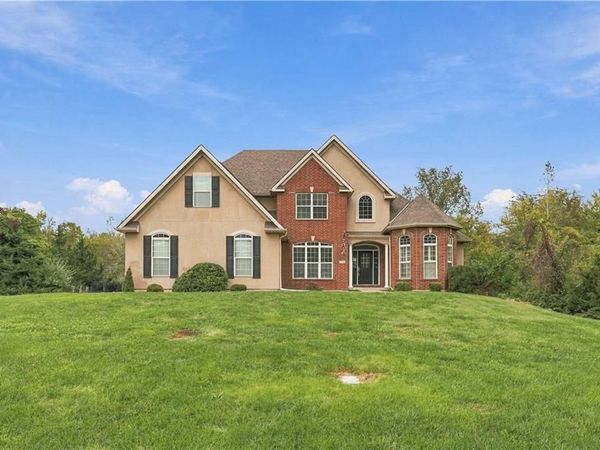 805 SE Willow Place, Blue Springs, MO 64014