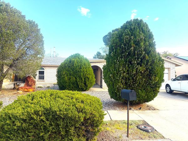 6613 Hensch Avenue NE, Albuquerque, NM 87109