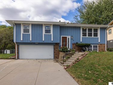 3812 N 101st Street, Omaha, NE 68134