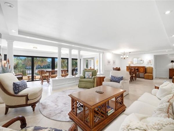 105 Clubhouse LN , Unit 388, NAPLES, FL 34105