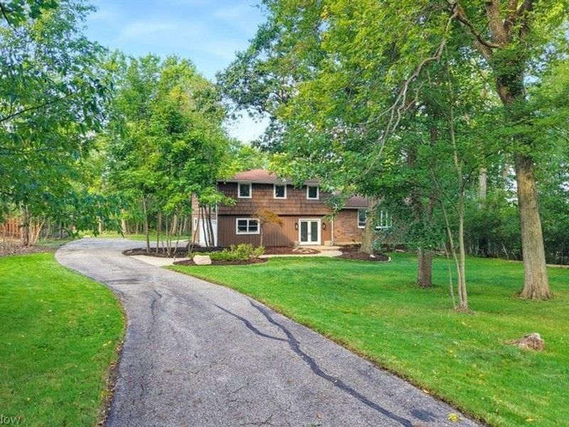 27912 Pergl Road, Glenwillow, OH 44139 Photo 2
