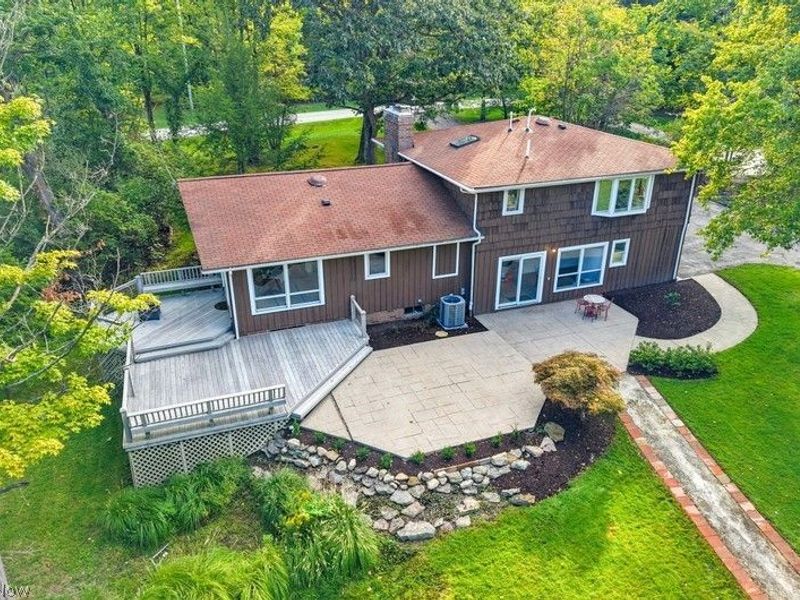 27912 Pergl Road, Glenwillow, OH 44139 Photo 3