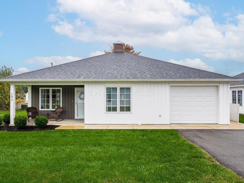 192 Meadow Drive NE, Newark, OH 43055 Photo 2