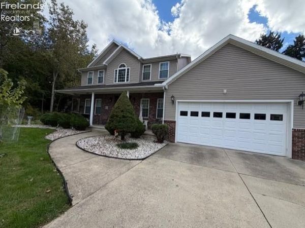1481 Autumnwoods Drive, Fremont, OH 43420
