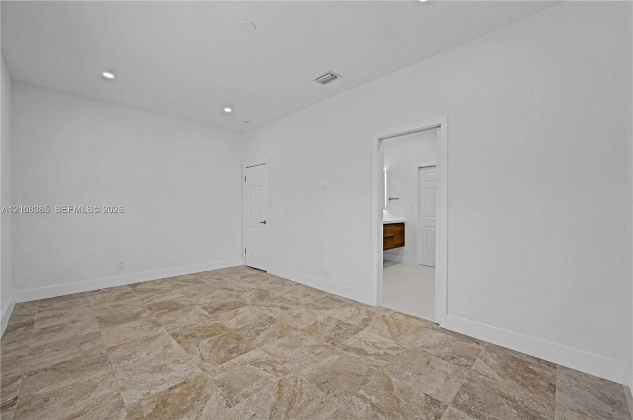 818 NE 3rd St, Hallandale Beach, FL 33009 Photo
