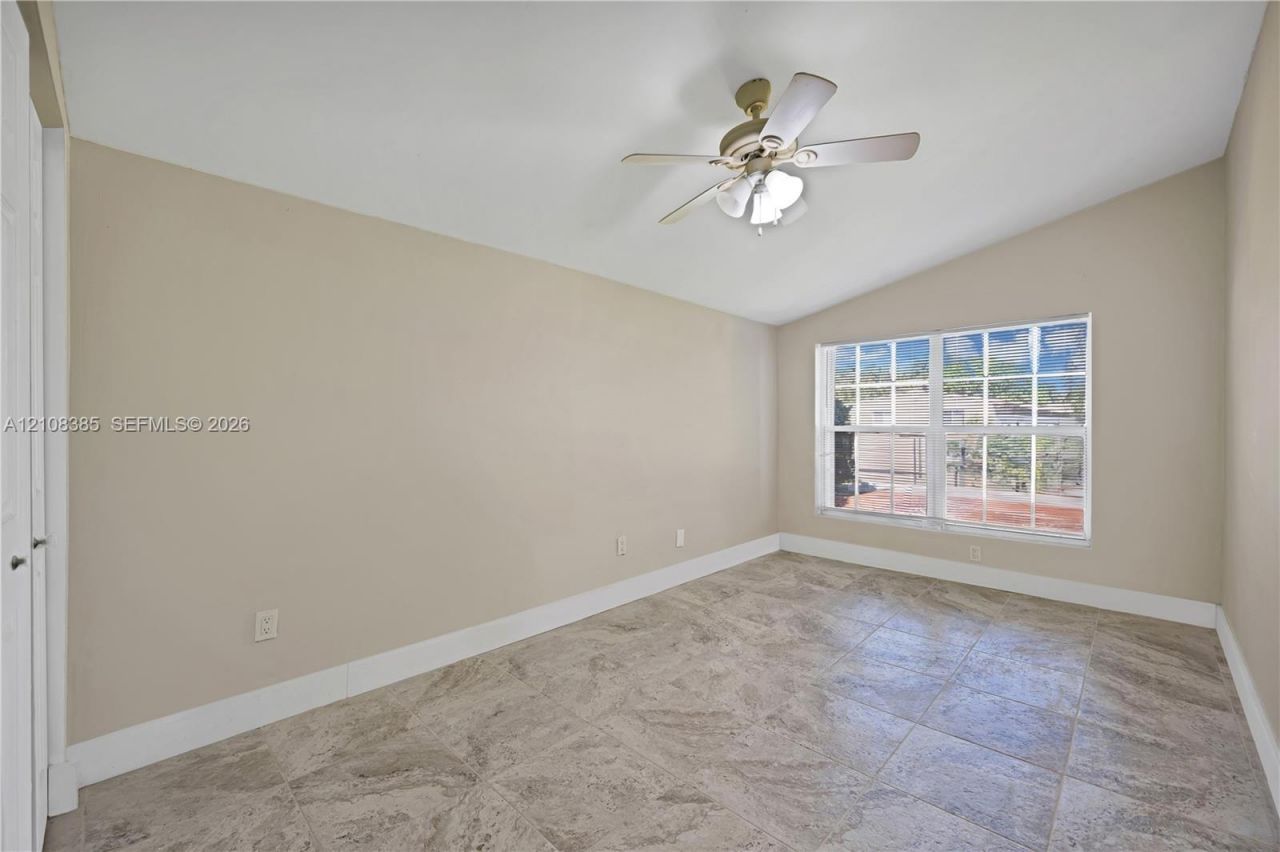 818 NE 3rd St, Hallandale Beach, FL 33009 Photo