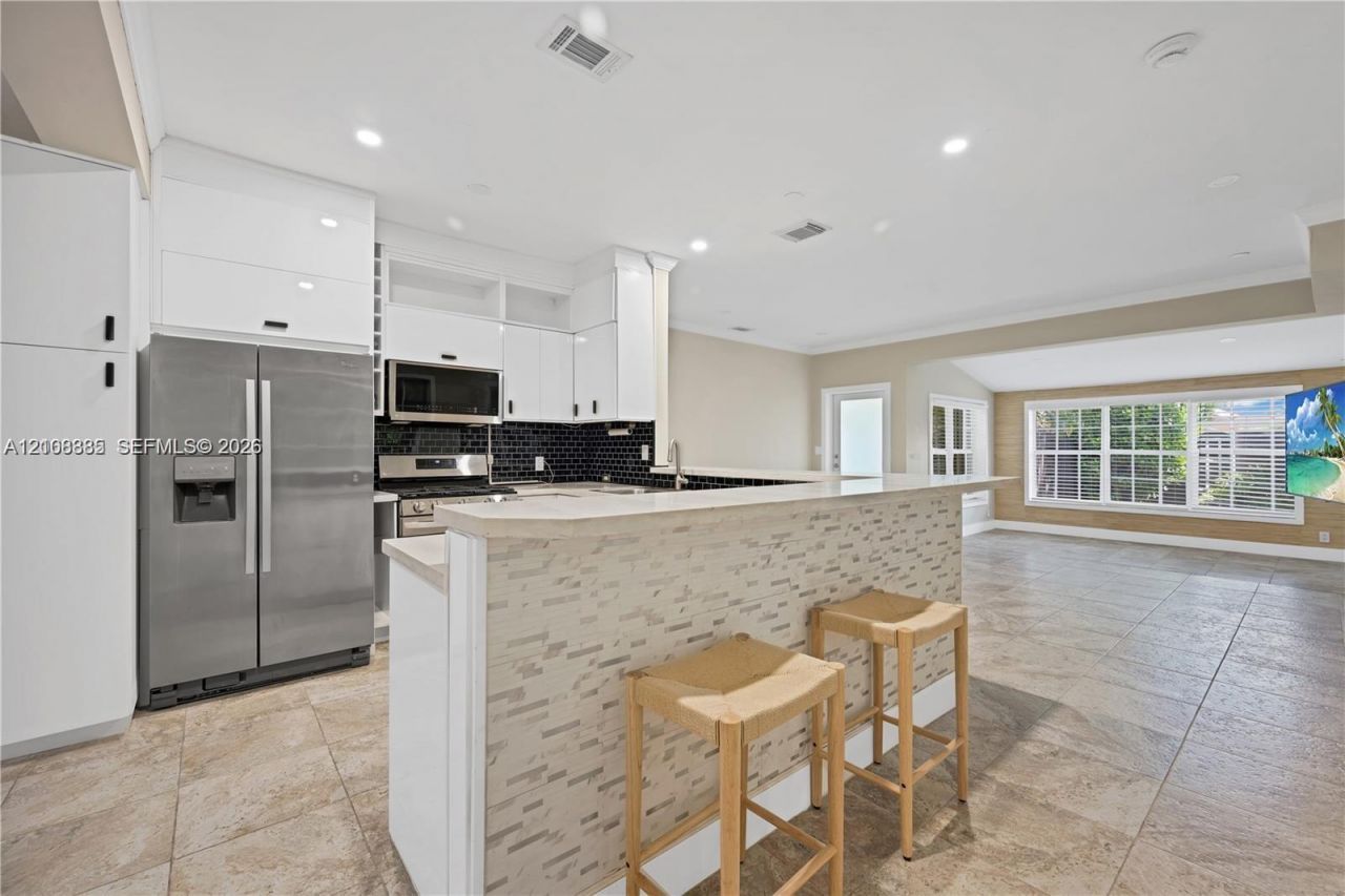 818 NE 3rd St, Hallandale Beach, FL 33009 Photo