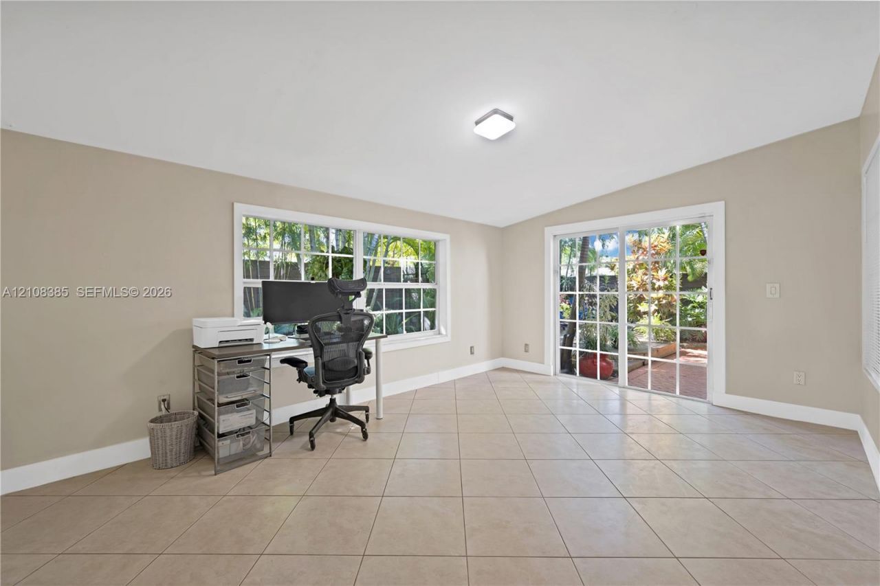 818 NE 3rd St, Hallandale Beach, FL 33009 Photo
