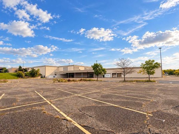 3001 White Bear Avenue N, Maplewood, MN 55109
