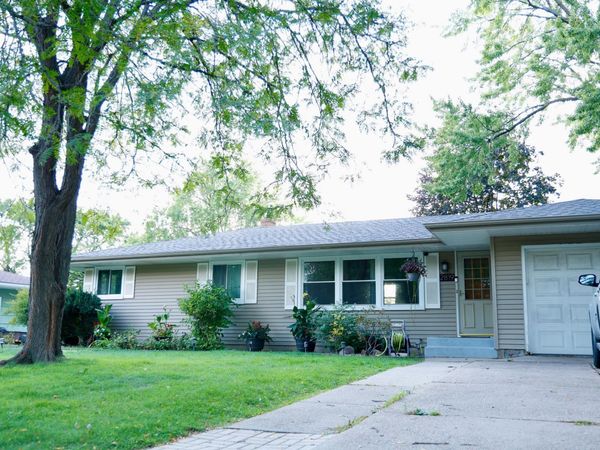 2819 Farrington Street , Roseville, MN 55113