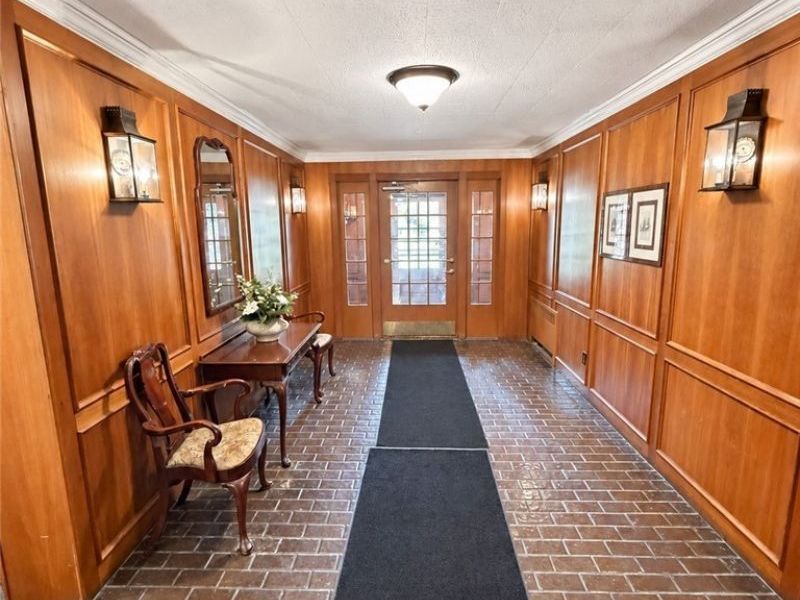 15820 Van Aken Boulevard, Unit 504, Shaker Heights, OH 44120 Photo 3