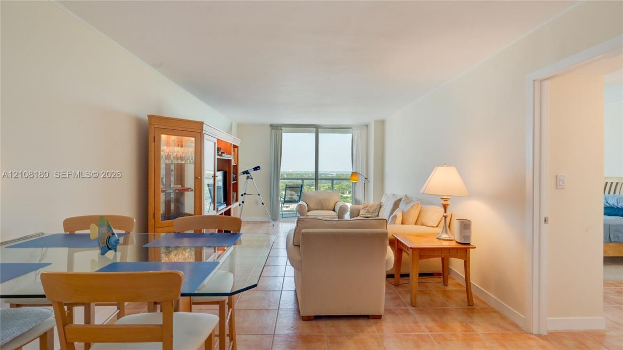 2457 Collins Ave , Unit 1501, Miami Beach, FL 33140 Photo