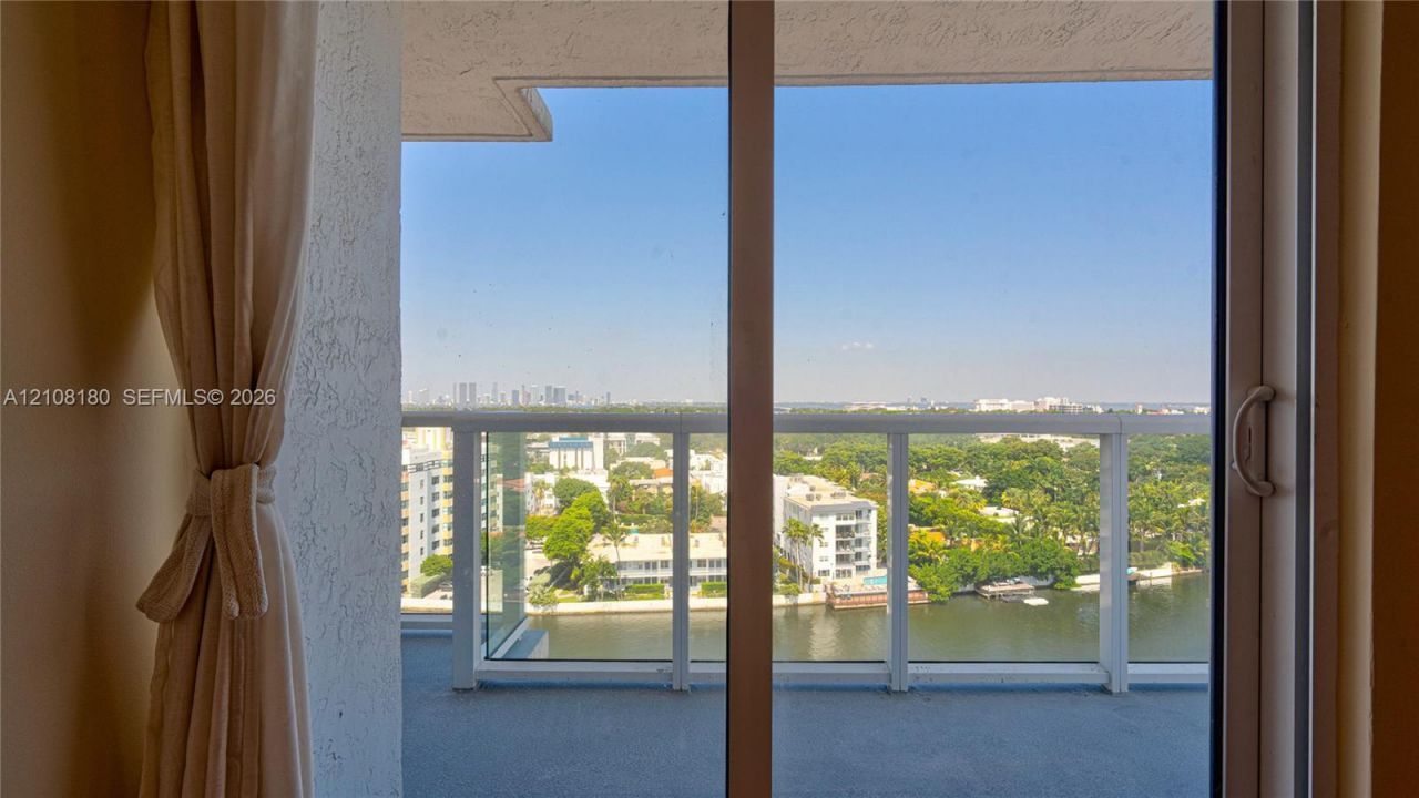 2457 Collins Ave , Unit 1501, Miami Beach, FL 33140 Photo