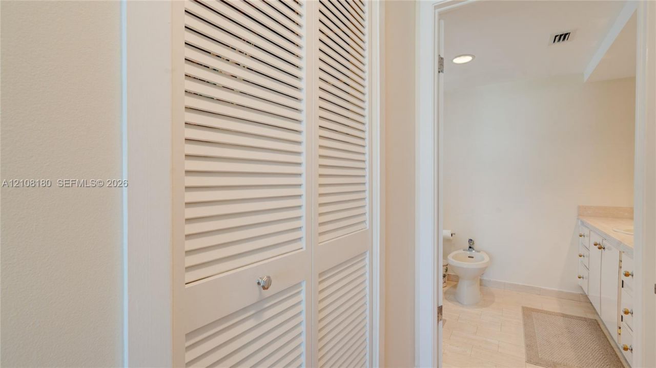 2457 Collins Ave , Unit 1501, Miami Beach, FL 33140 Photo