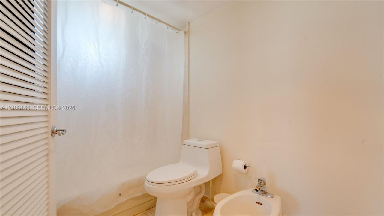 2457 Collins Ave , Unit 1501, Miami Beach, FL 33140 Photo