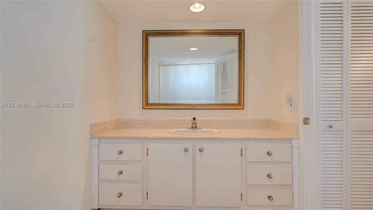 2457 Collins Ave , Unit 1501, Miami Beach, FL 33140 Photo