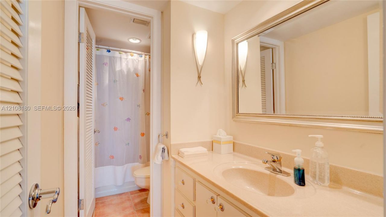 2457 Collins Ave , Unit 1501, Miami Beach, FL 33140 Photo