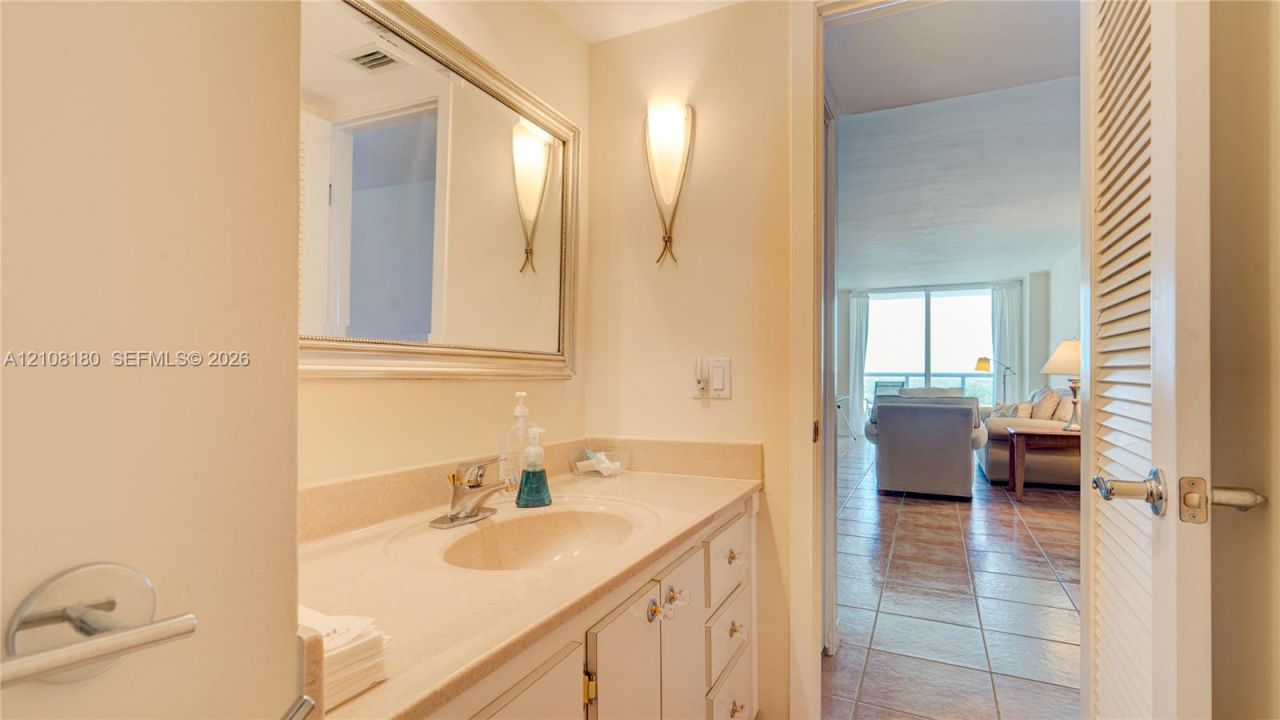 2457 Collins Ave , Unit 1501, Miami Beach, FL 33140 Photo