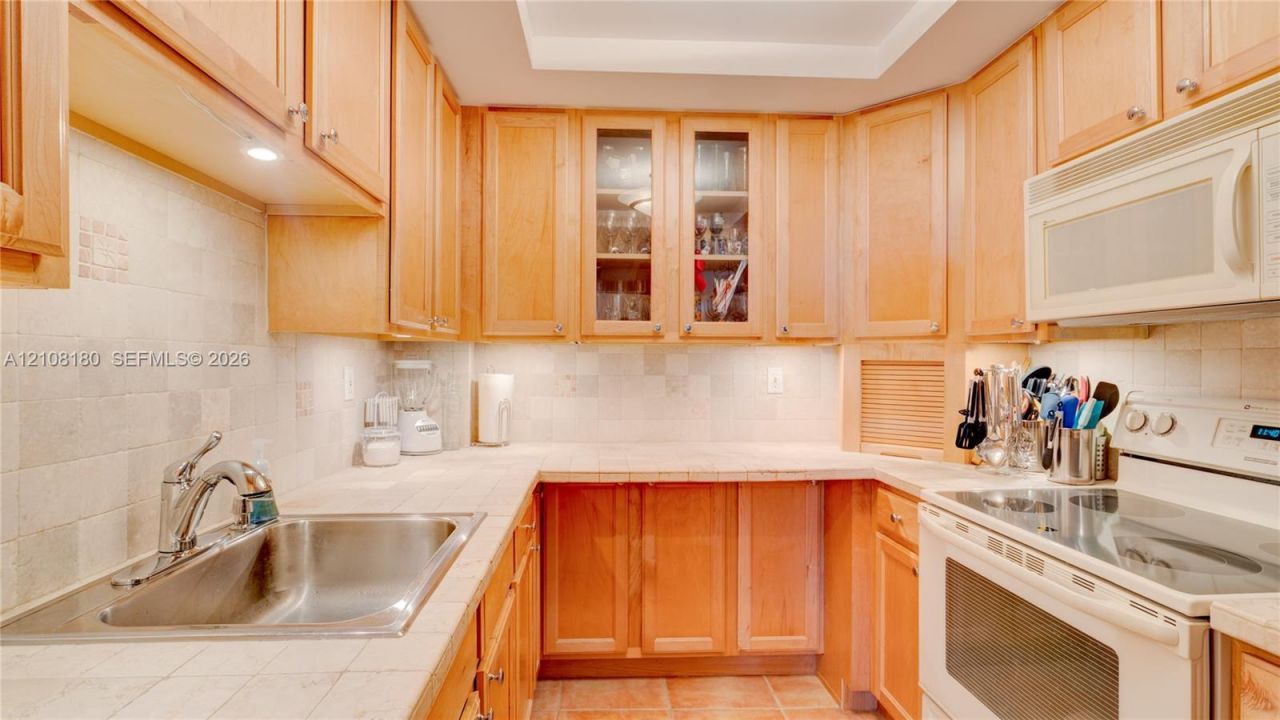 2457 Collins Ave , Unit 1501, Miami Beach, FL 33140 Photo