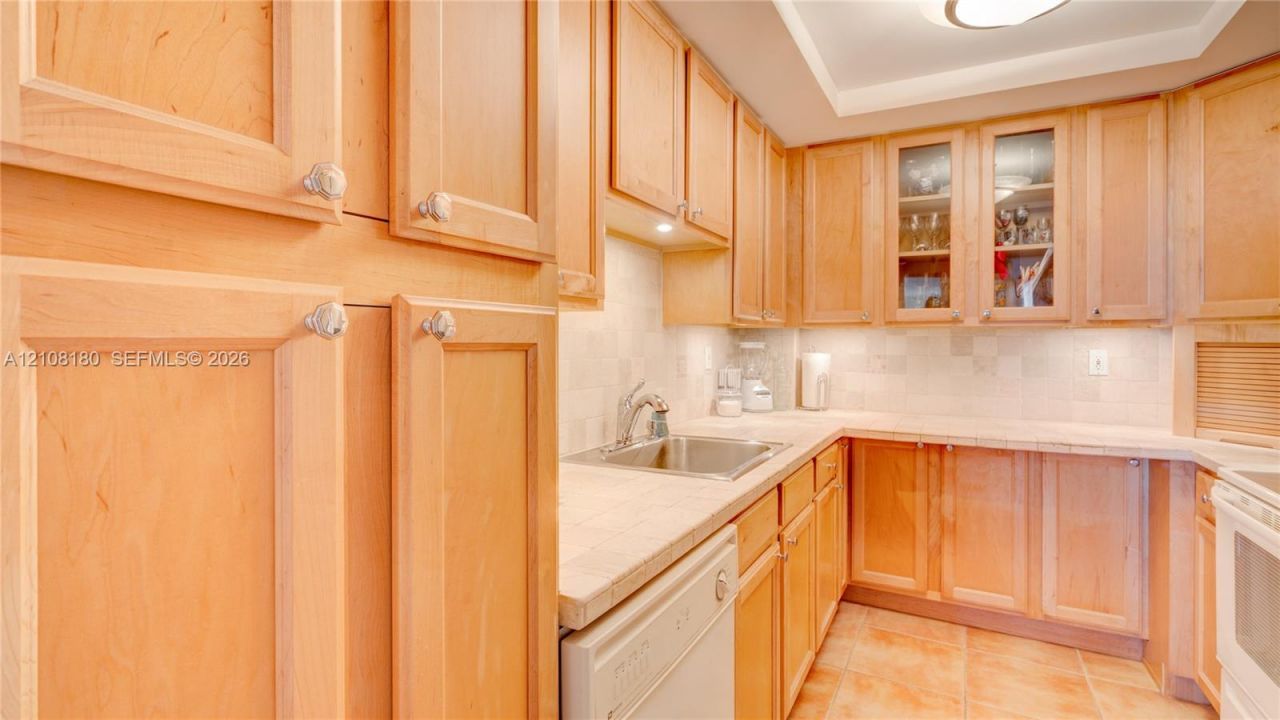 2457 Collins Ave , Unit 1501, Miami Beach, FL 33140 Photo