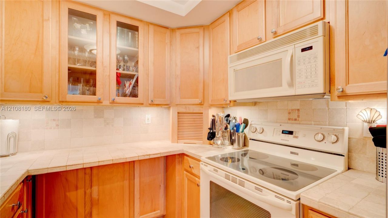 2457 Collins Ave , Unit 1501, Miami Beach, FL 33140 Photo