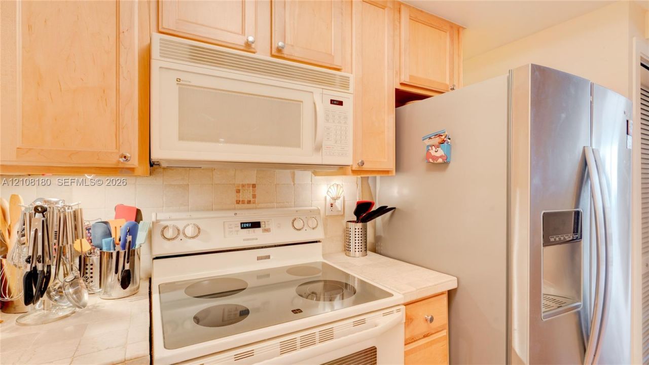 2457 Collins Ave , Unit 1501, Miami Beach, FL 33140 Photo