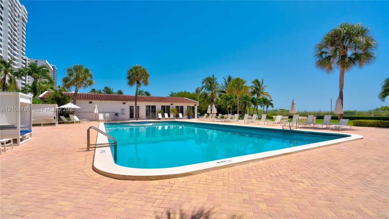2457 Collins Ave , Unit 1501, Miami Beach, FL 33140 Photo