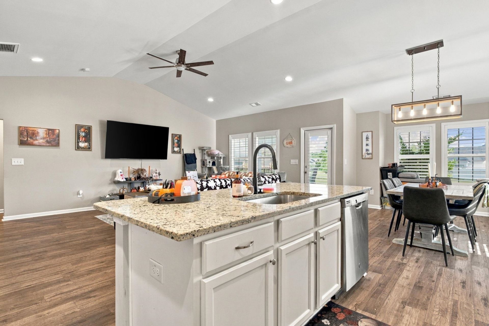 3712 Park Pointe Ave.  Photo 9